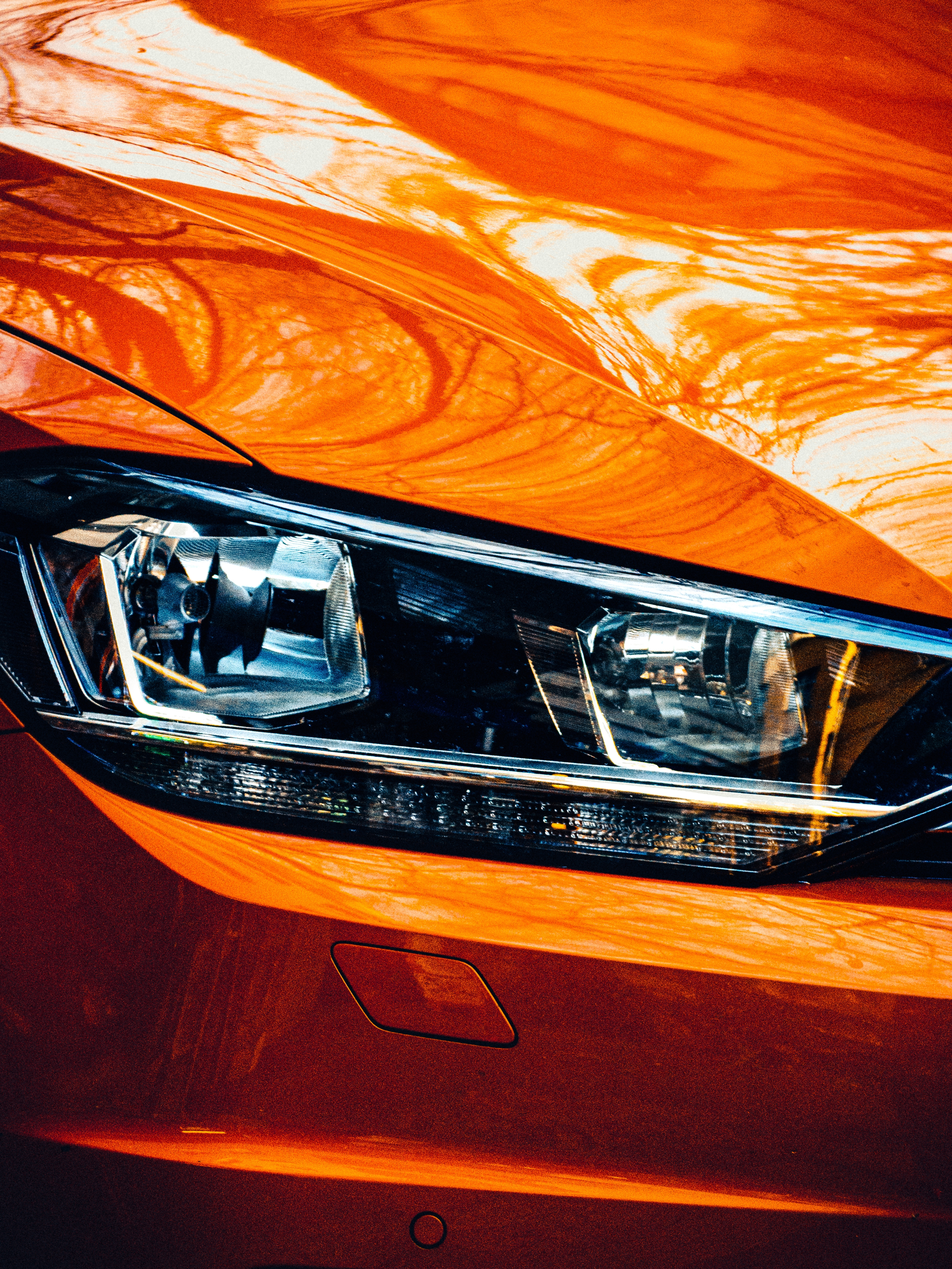 Orange lackierte Fahrzeug